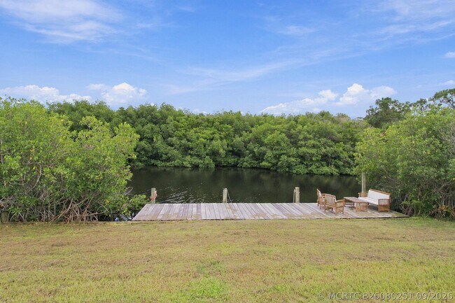 Building Photo - 1309 SE Coral Reef St