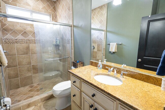 Building Photo - Cozy Midtown 3 Bed / 2 Bath Retreat!