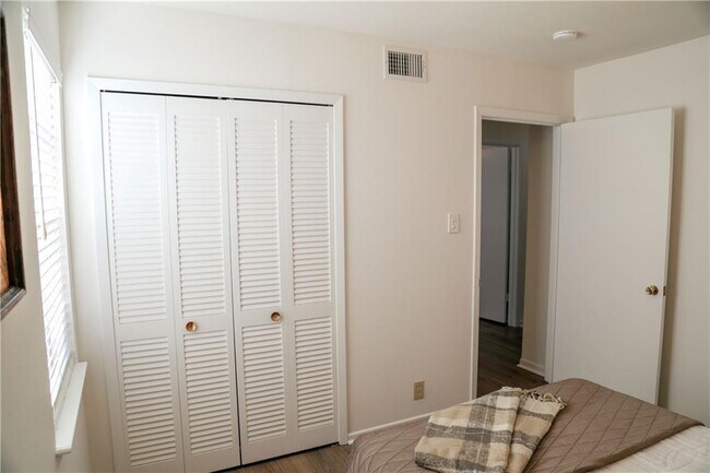 Building Photo - 8402 Stillwood Ln