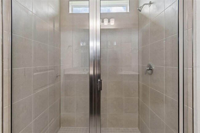 Building Photo - 11243 Sycamore Glen Loop