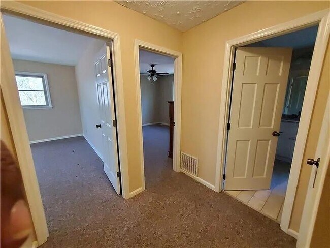 Building Photo - 33 Resty Hughes Cir