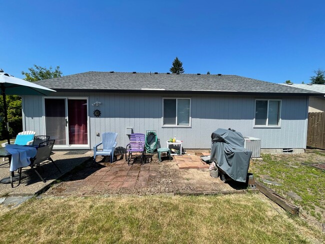 Building Photo - 3-Bedroom Home in Beaverton!