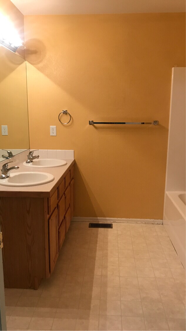 Building Photo - 3026 45th Ave