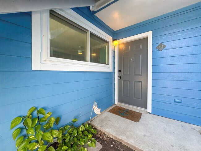 Building Photo - 3506 Cove View Blvd