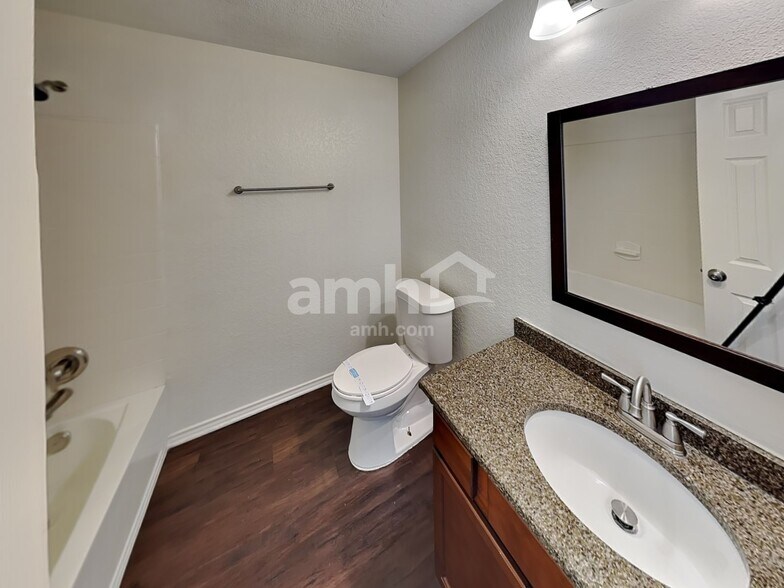 Building Photo - 412 Saddlehorn Way