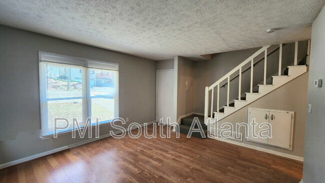 Building Photo - 834 Ridge Ave