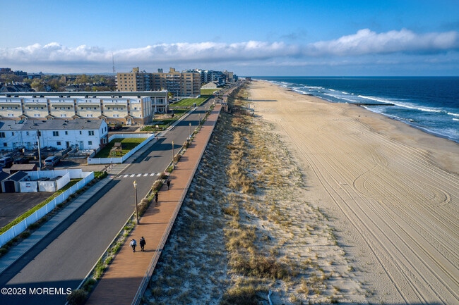 Building Photo - 119 Avery Ave