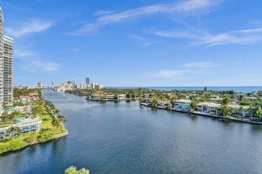 Building Photo - 20515 E Country Club Dr