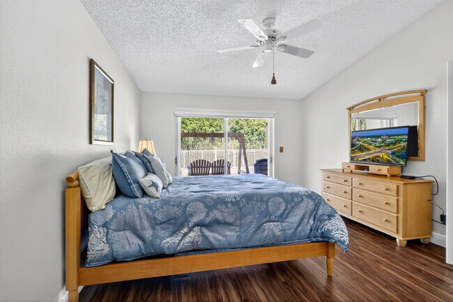 Building Photo - 1520 S Club Dr