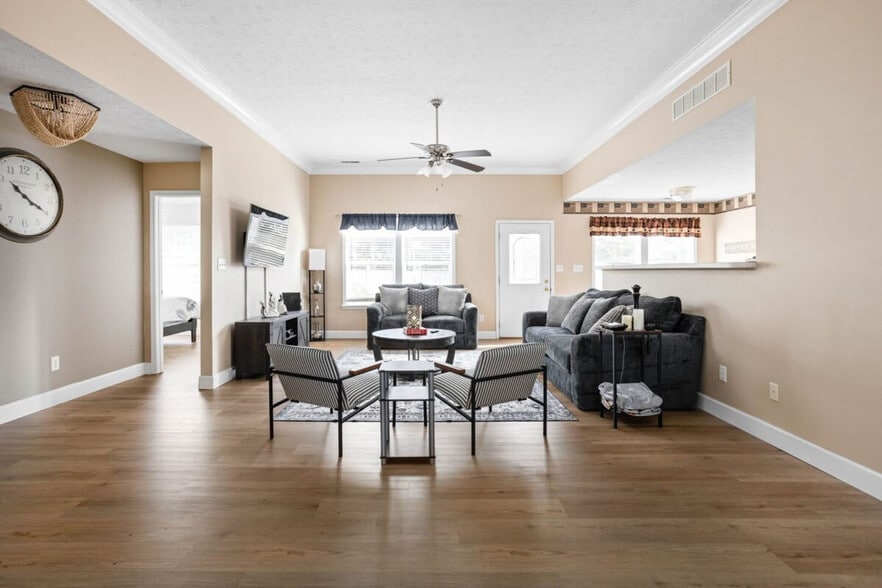 Building Photo - 3202 Grandview Way