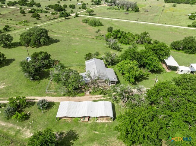 Building Photo - 199 Apache Springs Rd