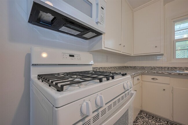 Building Photo - 5513 Fairdale Ln