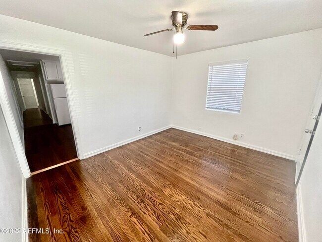 Building Photo - 2553 Myra St