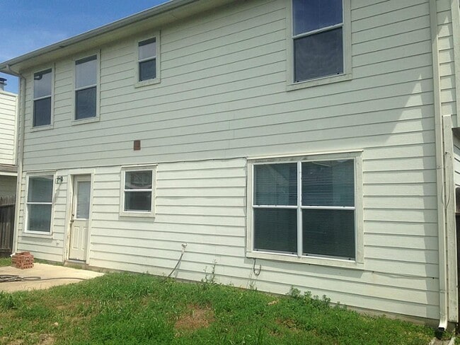 Building Photo - 25119 Clover Ranch Dr