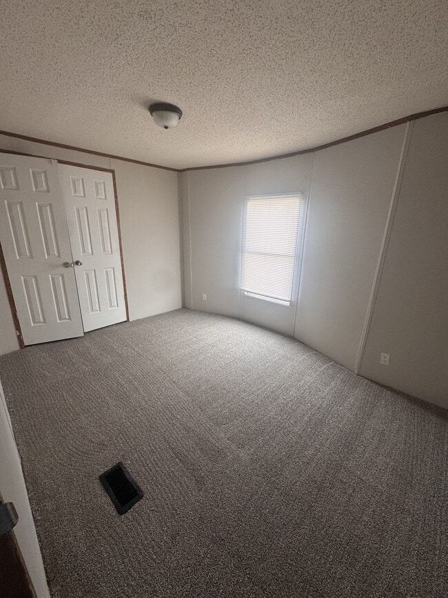 Building Photo - 156 Janet Dr