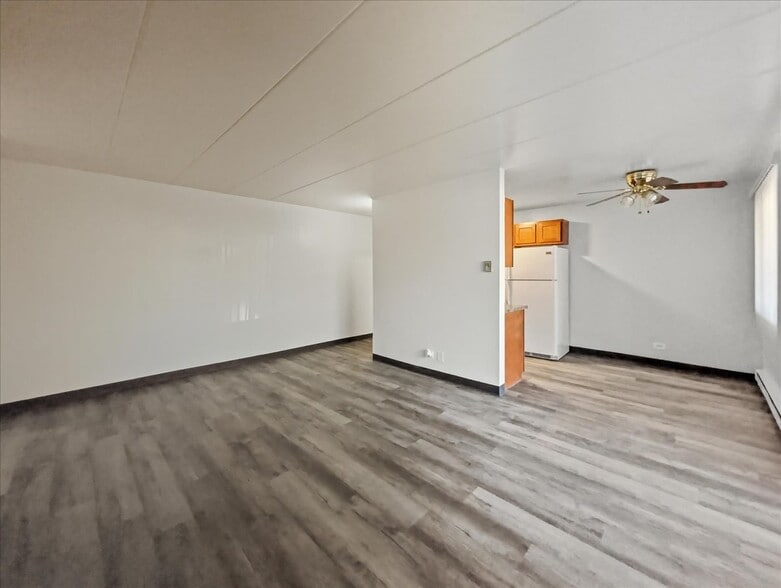 Building Photo - 350 S Main St