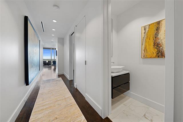 Building Photo - 2408 Victory Park Ln