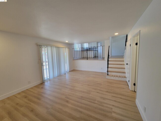 Building Photo - 2210 Sierra Ct