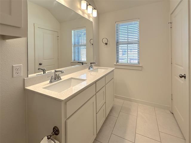 Building Photo - 2740 Majesty Dr