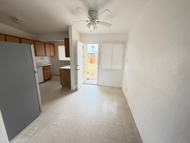 Building Photo - 517 Palm Dr