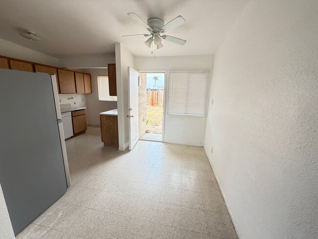 Building Photo - Cozy two bedroom, available for move in now!