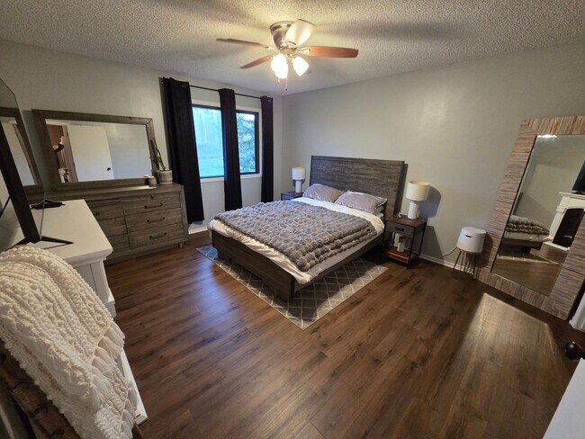 Building Photo - 7652 Wedgewood Ct