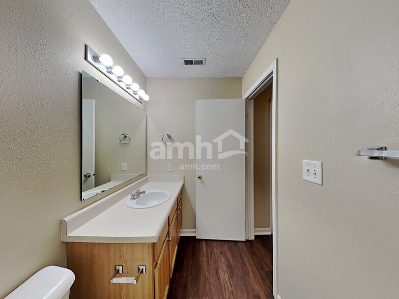 Building Photo - 6063 Bannister Ct