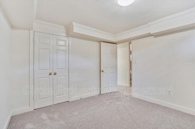 Building Photo - 1805 N Adams St