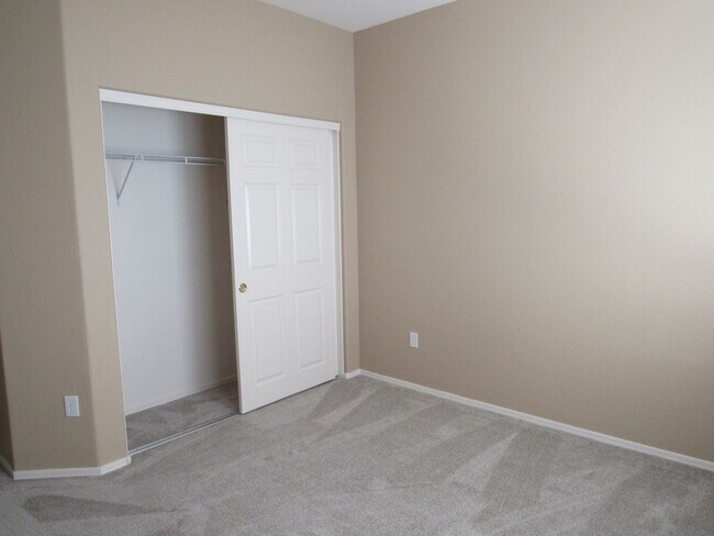 Building Photo - ADULT COMMUNITY 45+ - Great Home in Sun Ci...