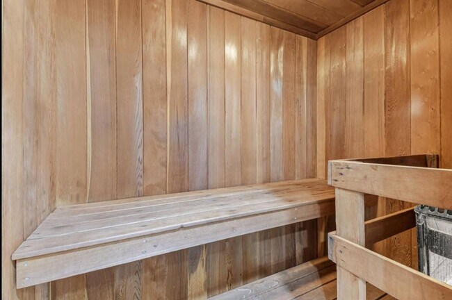 Building Photo - 5600 N Flagler Dr