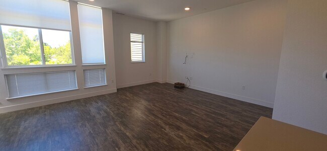 Building Photo - Luxury New Build with 2 En-Suites | Quartz Kitchen | Prime Fremont Location
