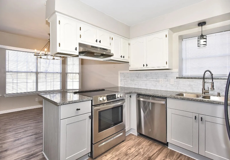 Building Photo - 2800 S Dogwood Ave