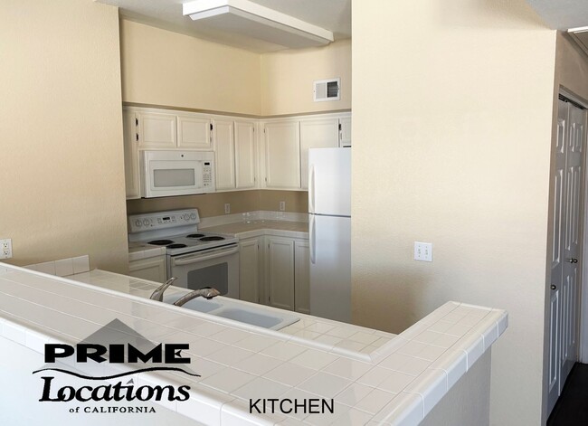 Building Photo - Spectacular Pacific Sunset condo