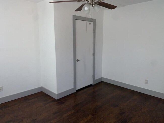 Building Photo - 722 S Winnetka Ave
