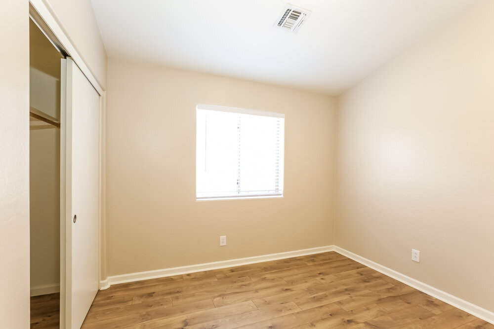 Building Photo - 2030 S 100th Ln