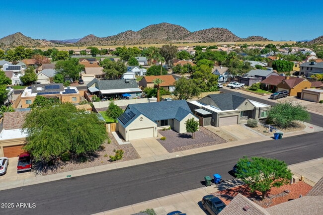 Building Photo - 1362 E Wickieup Ln