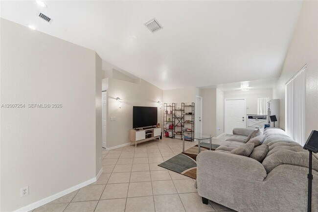 Building Photo - 1004 Golden Cane Dr