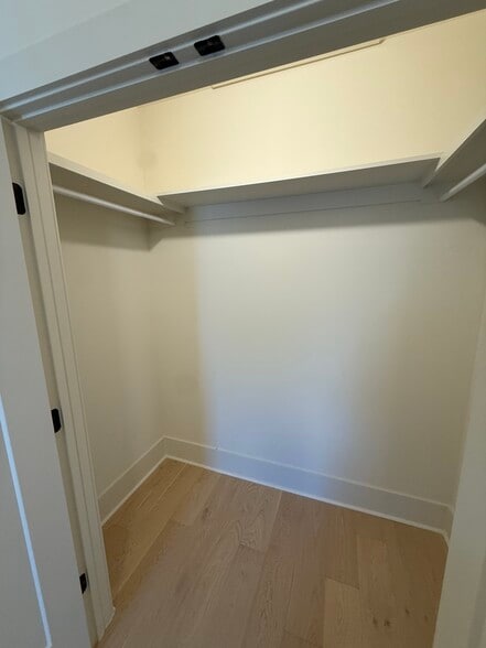 Building Photo - 1727 Nassau St
