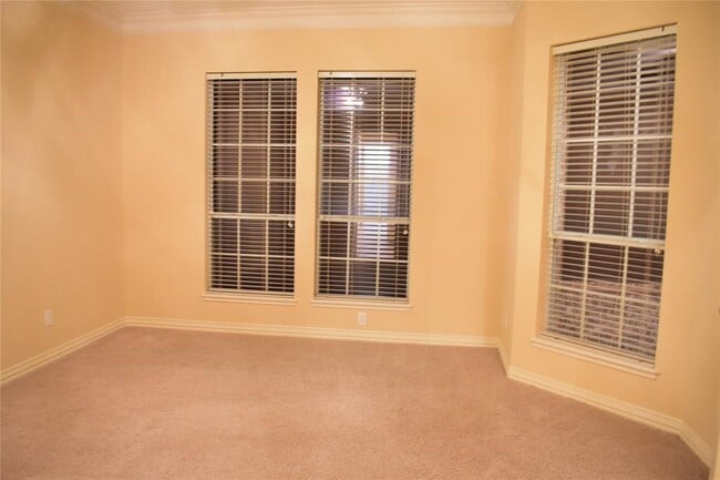 Building Photo - 11110 S Reach