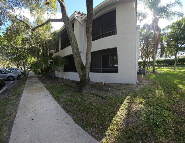 Building Photo - 811 Lyons Rd