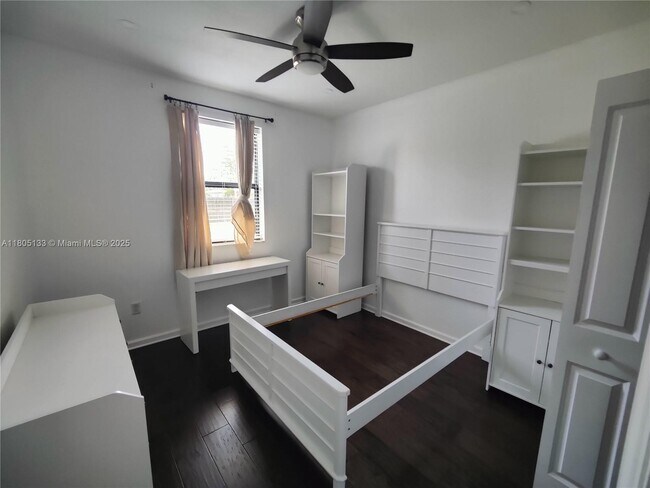 Building Photo - 15752 SW 44th Terrace