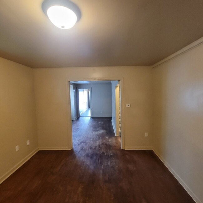 Building Photo - West Side 5BR/2BA House / Must See!