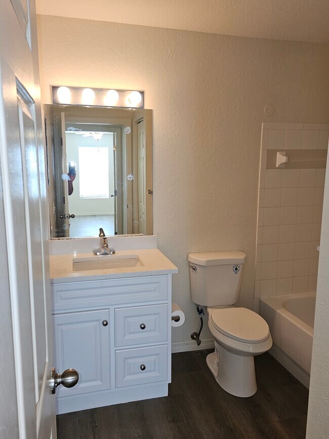 second bath - 36047 Deer Creek Dr
