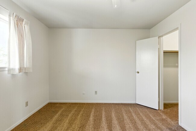 Building Photo - 9641 Hollock St