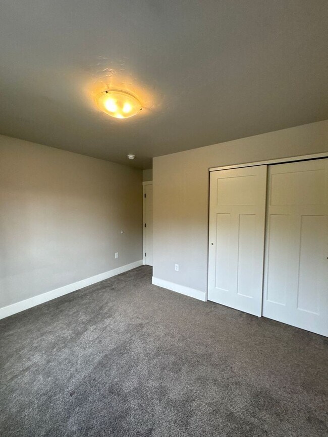 Building Photo - 1167 Westpoint Dr