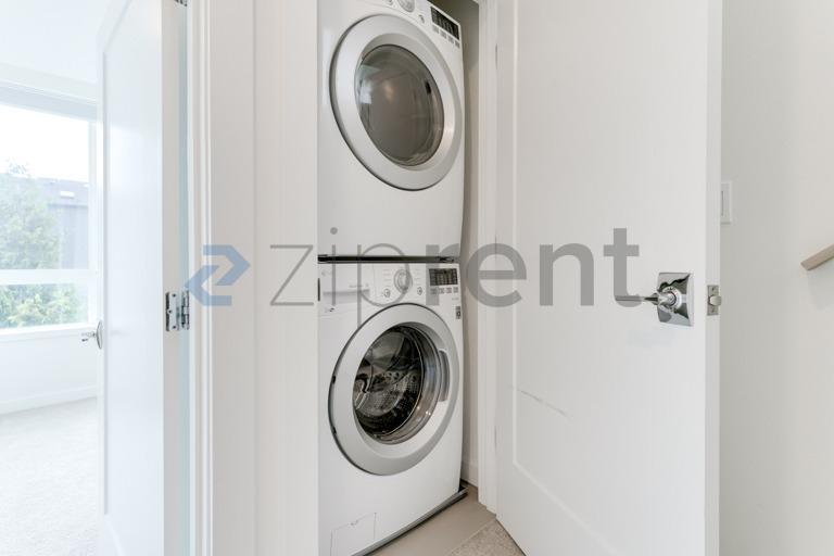 Building Photo - Unit