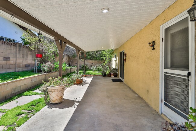 Building Photo - 24314 Kittridge St