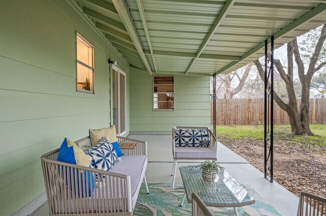 Building Photo - 407 Westmorland Dr