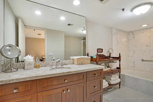 Building Photo - 4748 S Ocean Blvd