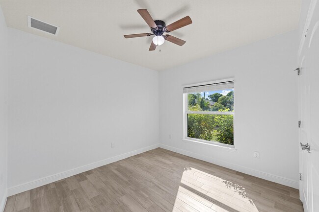 Building Photo - 531 Topeka Rd SW